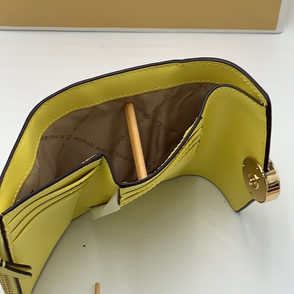 NWT MICHAEL KORS CARMEN MEDIUM FLAP BIFOLD WALLET SUNSHINE COLOR - Picture 6 of 13